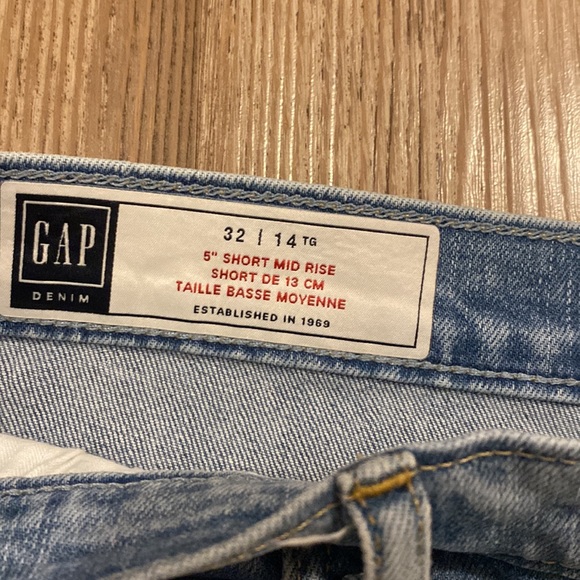 GAP Cutoff Denim Shorts - Picture 5 of 10